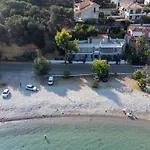 Apartament Kamari Seafront