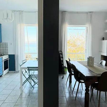 Διαμέρισμα Kamari Seafront