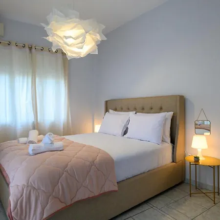 Kamari Seafront Daire *