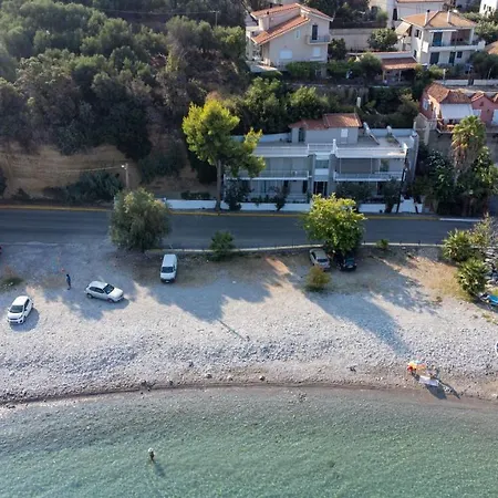 Апартаменты Kamari Seafront