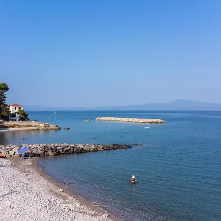 Апартаменты Kamari Seafront Каламата