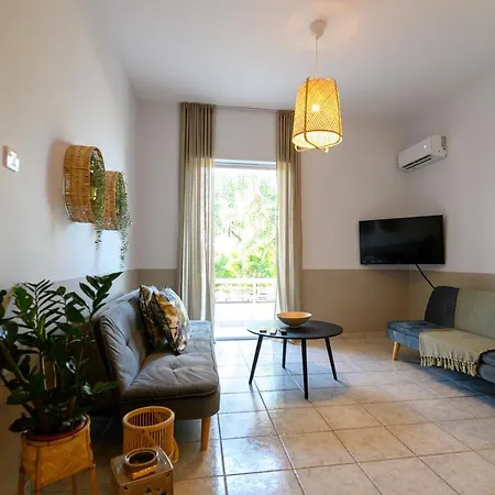 Daire Kamari Seafront *