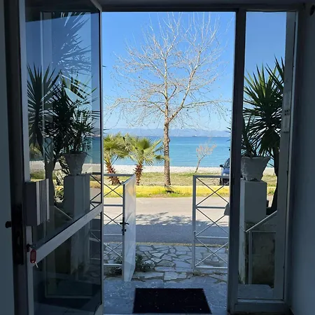 Kamari Seafront Апартаменты *