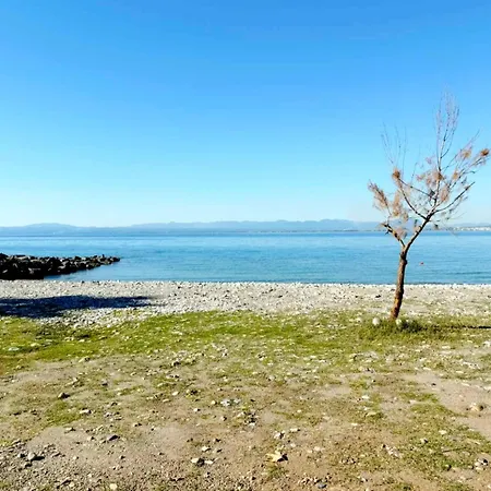 Kamari Seafront شقة *