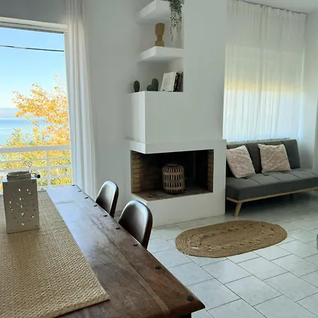 Kamari Seafront Апартаменты