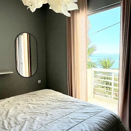 Kamari Seafront كالاماتا