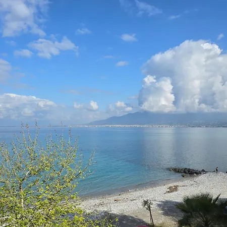 Апартаменты Kamari Seafront Каламата
